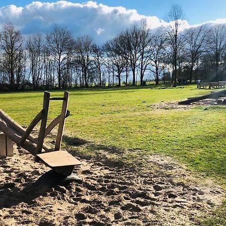Vakantiebungalow in bosrijke omgeving Luttenberg Villa Buitenkant foto