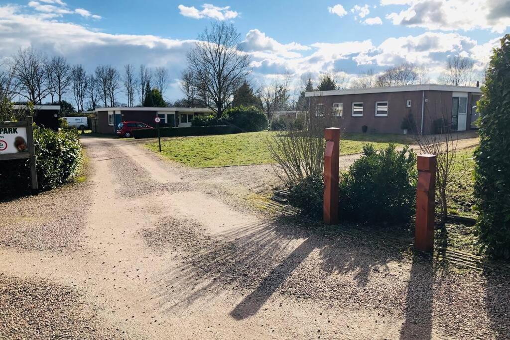 Vakantiebungalow in bosrijke omgeving Luttenberg Villa Buitenkant foto