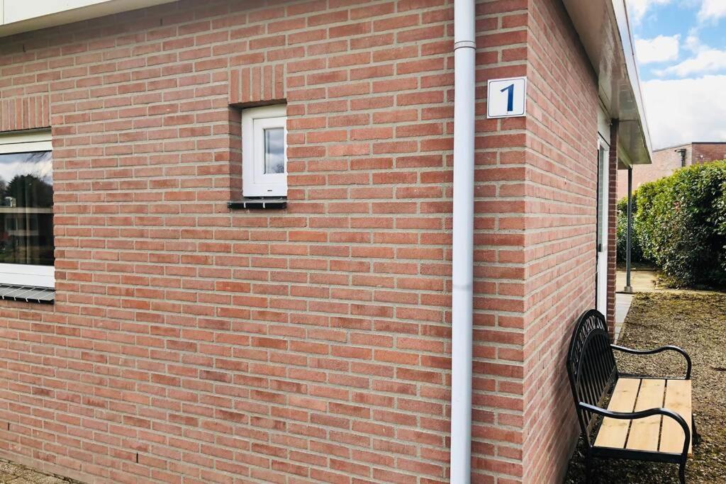Vakantiebungalow in bosrijke omgeving Luttenberg Villa Buitenkant foto