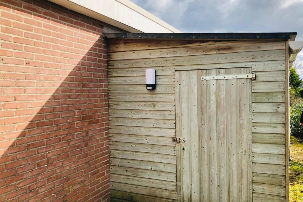 Vakantiebungalow in bosrijke omgeving Luttenberg Villa Buitenkant foto