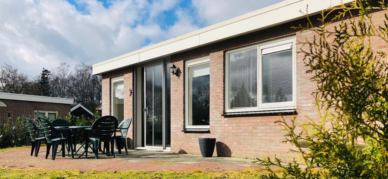 Vakantiebungalow in bosrijke omgeving Luttenberg Villa Buitenkant foto